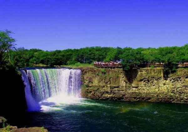 镜泊湖在什么地方？