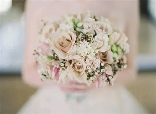 新娘捧花的寓意是什么  不同颜色的手捧花含义