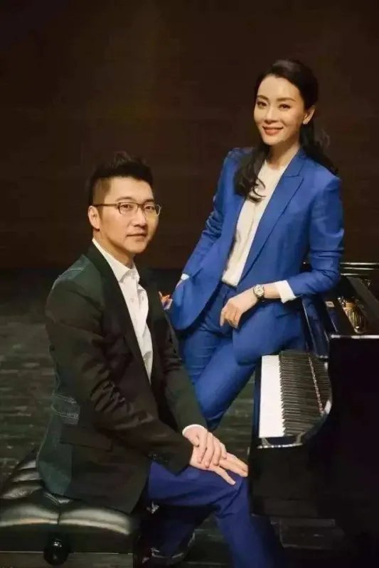 陈数老公发合照引争议，