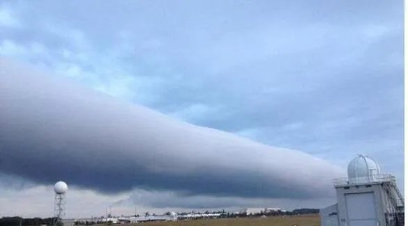 天空中出现滚轴云预示着什么？