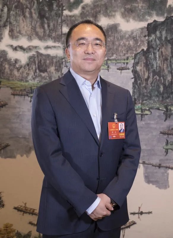 卓尔老板的背景