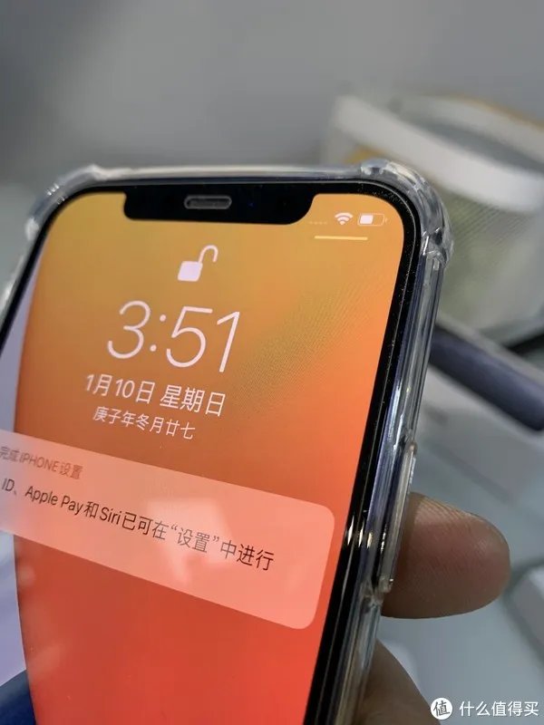 给老爸老妈换个iPhone吧！——iPhone12开箱简评。还把屏幕划伤了！