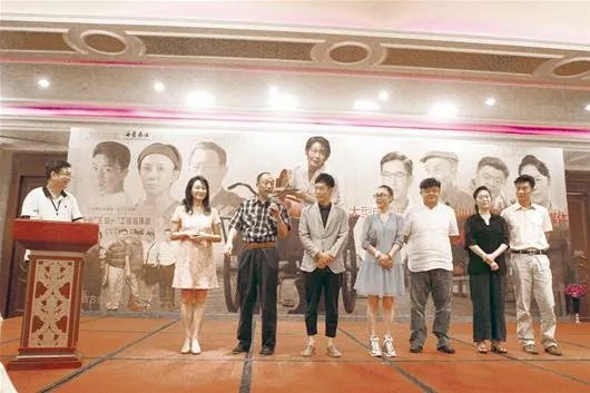 习辛的创作经历