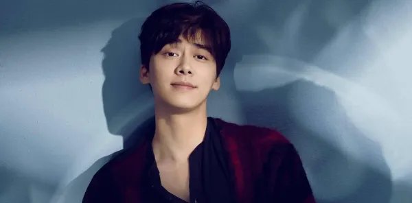 多品牌终止与李易峰合作，从法律角度看，艺人违法需赔品牌多少钱？