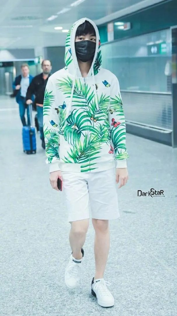 那石翔和王俊凯是什么关系?