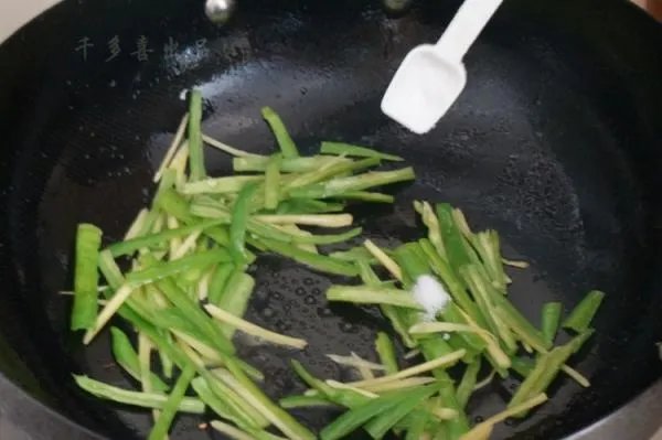 炒鱿鱼的家常做法是什么？