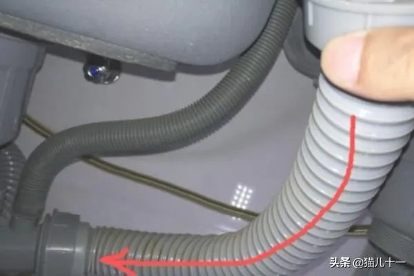 厨房下水管发臭如何更换？