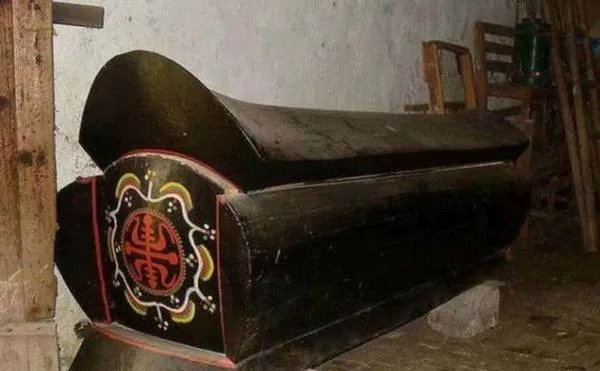 做梦梦见棺材是什么意思？