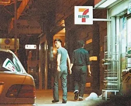 张国荣迎66岁冥寿，唐鹤德晒昔日亲密照，他们的友谊是如何何时开始的？