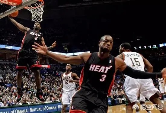 骑士惨败热火，詹姆斯肘击约翰逊下巴，这是输给实力，还是输给友情？