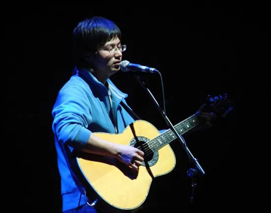 李志歌曲《天空之城》欣赏 词曲俱佳充满独特气质