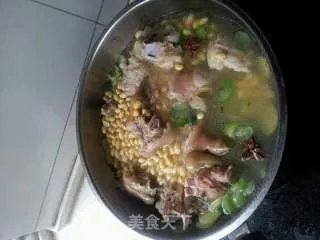 黄豆炖猪蹄