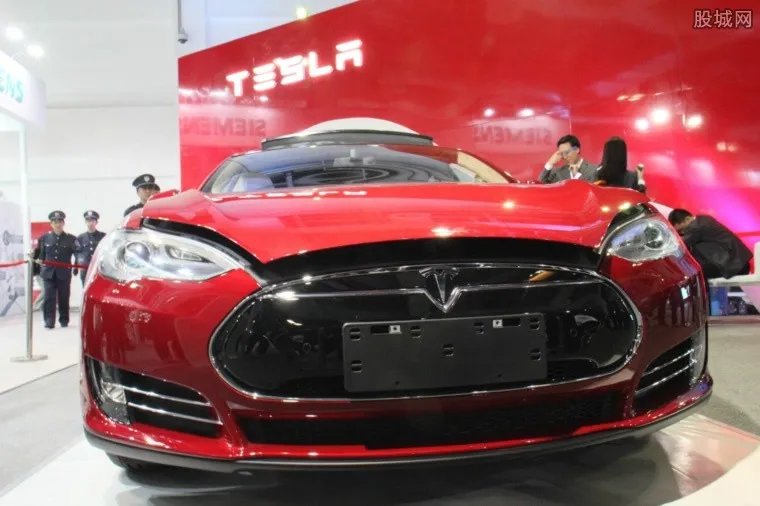 特斯拉超级工厂来了 哪些小伙伴分享整车蛋糕？