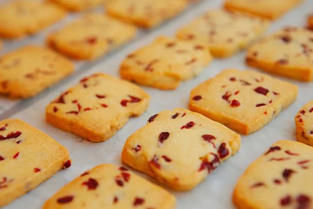 用烤箱怎么做蔓越莓饼干 最简单的蔓越莓饼干的做法