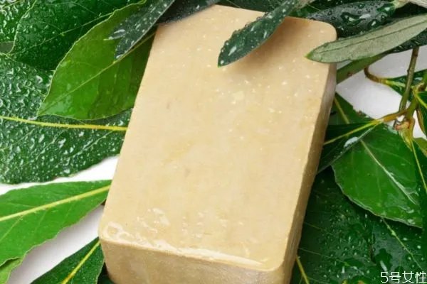 透明皂和普通香皂有什么区别 白肥皂和黄肥皂区别