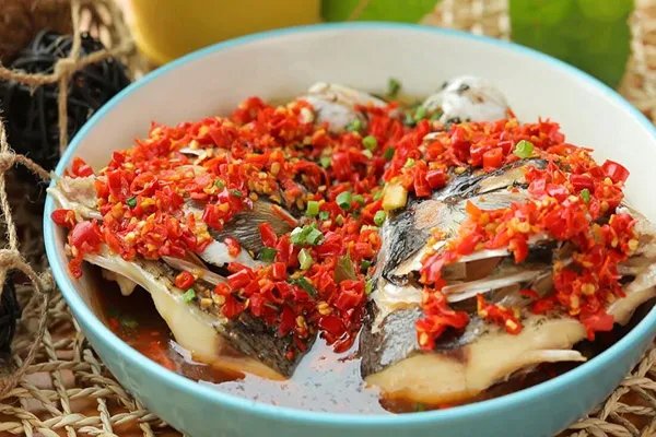 剁椒鱼头怎么做 剁椒鱼头的家常做法