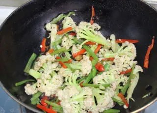 十分钟完成的小炒家常菜---小炒菜花