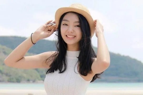 李紫婷为什么会中文？