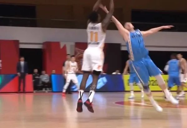 王骁辉又一次伤人，为什么这种球员还能生存？