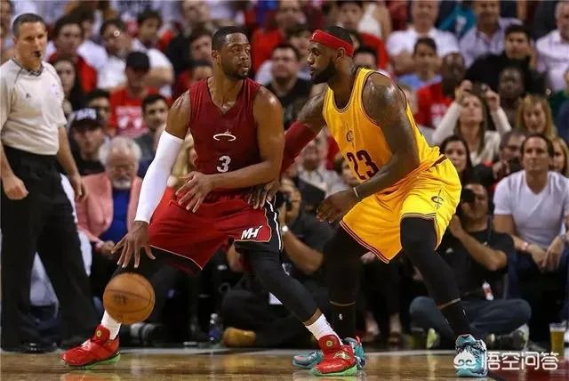 骑士惨败热火，詹姆斯肘击约翰逊下巴，这是输给实力，还是输给友情？