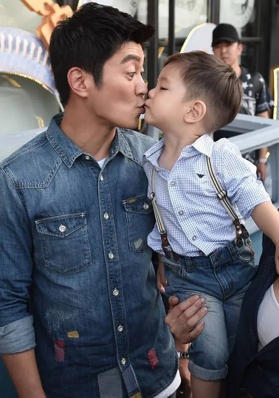 对生完孩子的昆凌，周杰伦半夜说了这样一句话....