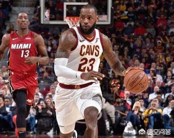 骑士惨败热火，詹姆斯肘击约翰逊下巴，这是输给实力，还是输给友情？