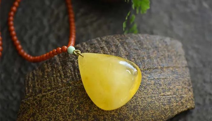 怎么鉴别蜜蜡 鉴别蜜蜡方法