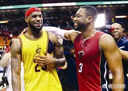 骑士惨败热火，詹姆斯肘击约翰逊下巴，这是输给实力，还是输给友情？