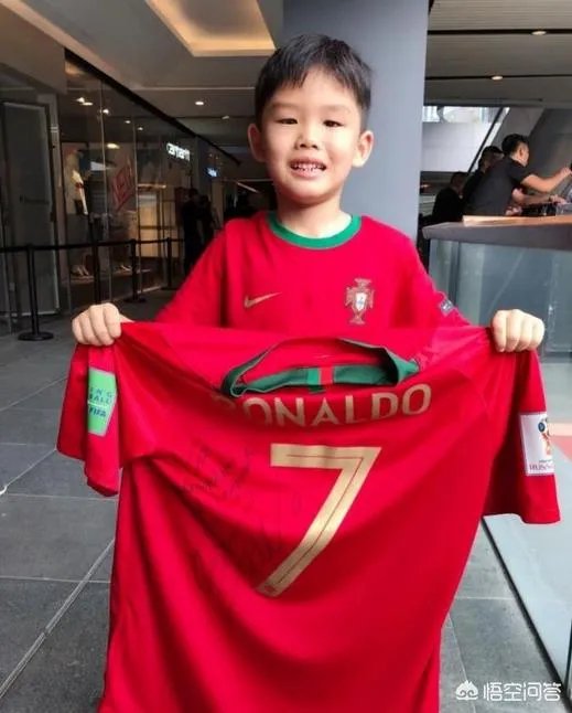C罗中国行期间，为何会面中国球员王大雷？