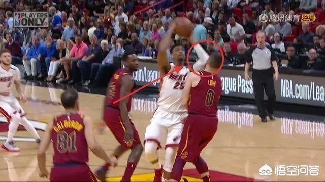 骑士惨败热火，詹姆斯肘击约翰逊下巴，这是输给实力，还是输给友情？