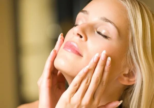 玫瑰果油的使用方法 玫瑰果油怎么用