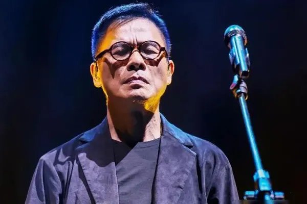 你给我这一辈子都不想失联的爱 谁什么歌的歌词？原唱是谁？