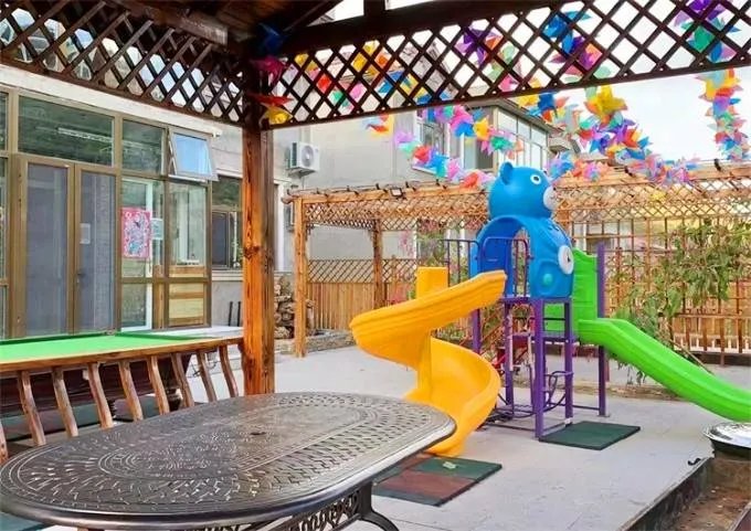 北京延庆百里画廊山泉云舍民宿，篱笆环绕的超大休闲场地与菜园！