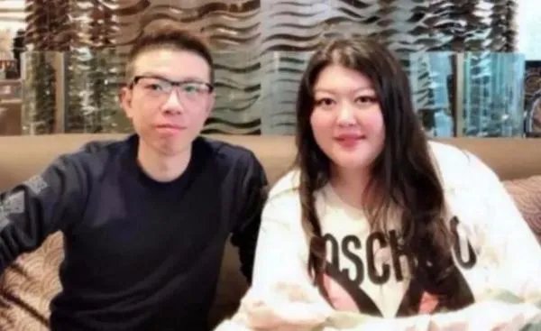 向华强儿子娶回女神,他的女儿现状如何?