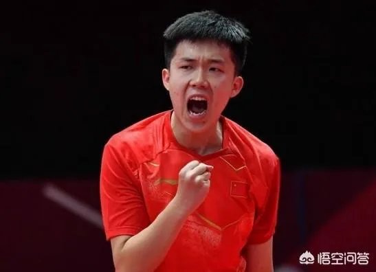 王楚钦冰敷坚持比赛并晋级决赛，3:2淘汰马龙，龙队全程无表情不兴奋，究竟怎么啦？