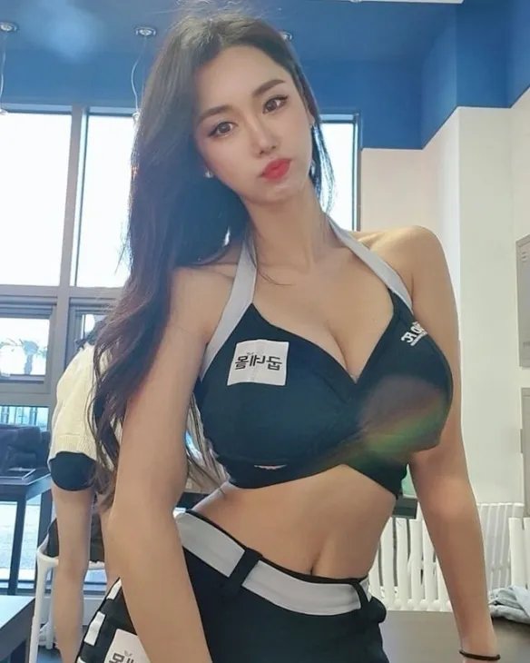 从校花到举牌女郎!前凸后翘韩国模特candyseul美图!