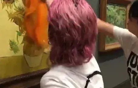 梵高名画《向日葵》被泼番茄汁，这会造成多大的损失？