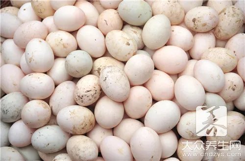  一个咸鸭蛋的热量