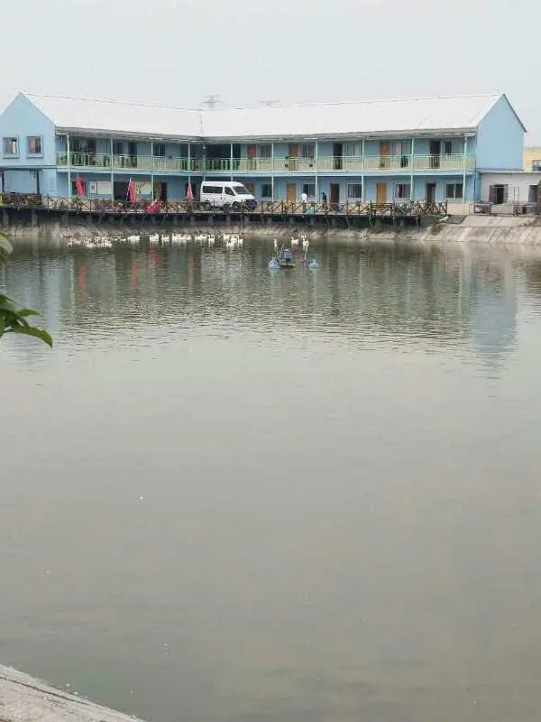 大魔国，君王有道，檐前点点飞花雨。求下联？