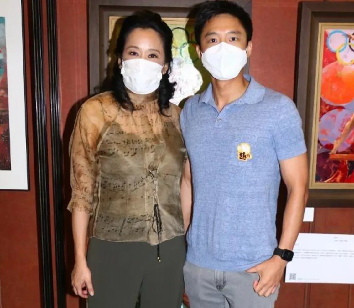 郭晶晶婆婆大胆穿薄纱，60多岁的她状态如何？