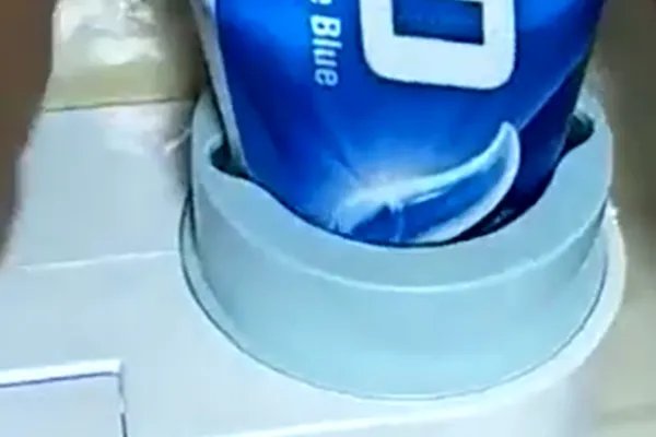 挤牙膏器怎么用图解