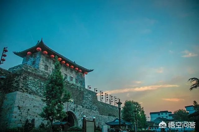 南京鸡鸣寺那里的明城墙收30元门票，你认为值么？