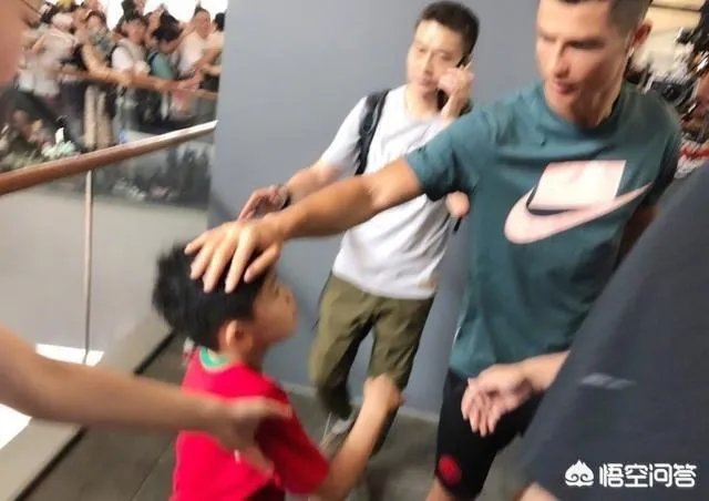 C罗中国行期间，为何会面中国球员王大雷？