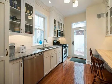 神级厨房收纳法 让你的厨房空间利用到极致，从此告别杂乱