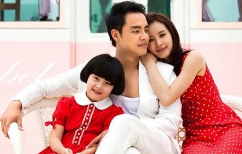 明道老婆和孩子的照片爆光  相传已交往两年