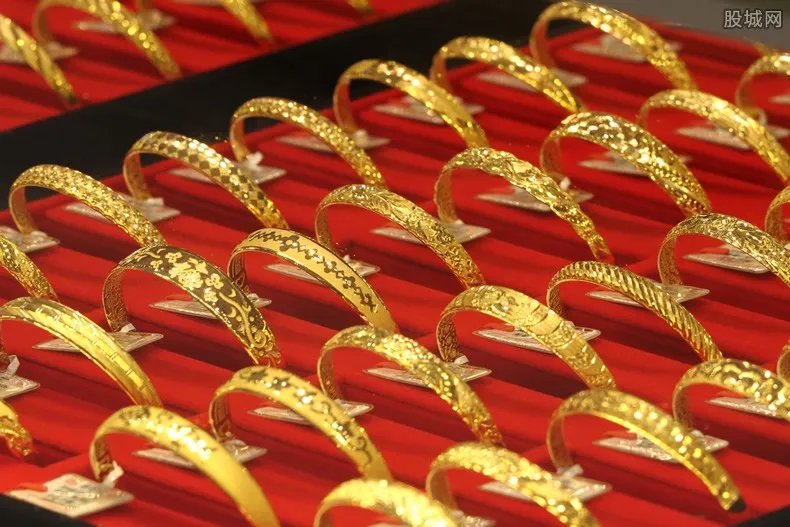 一个金手镯大概多少钱 今天黄金价格多少钱一克？