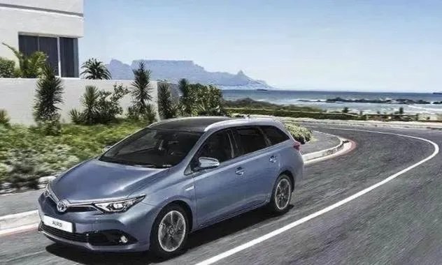 丰田卡罗拉六座图片？