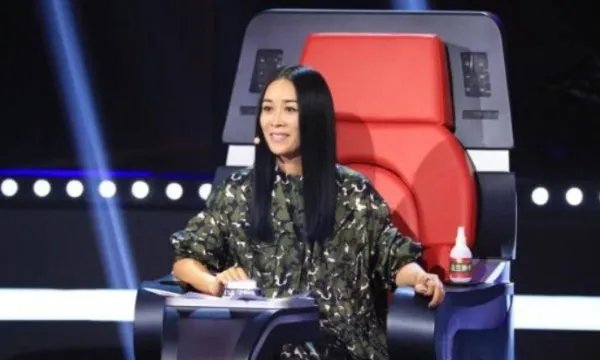 那英与丈夫合照,妻子年过半百仍显年轻,丈夫却像“老头”,你怎么看?