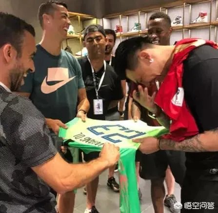 C罗中国行期间，为何会面中国球员王大雷？