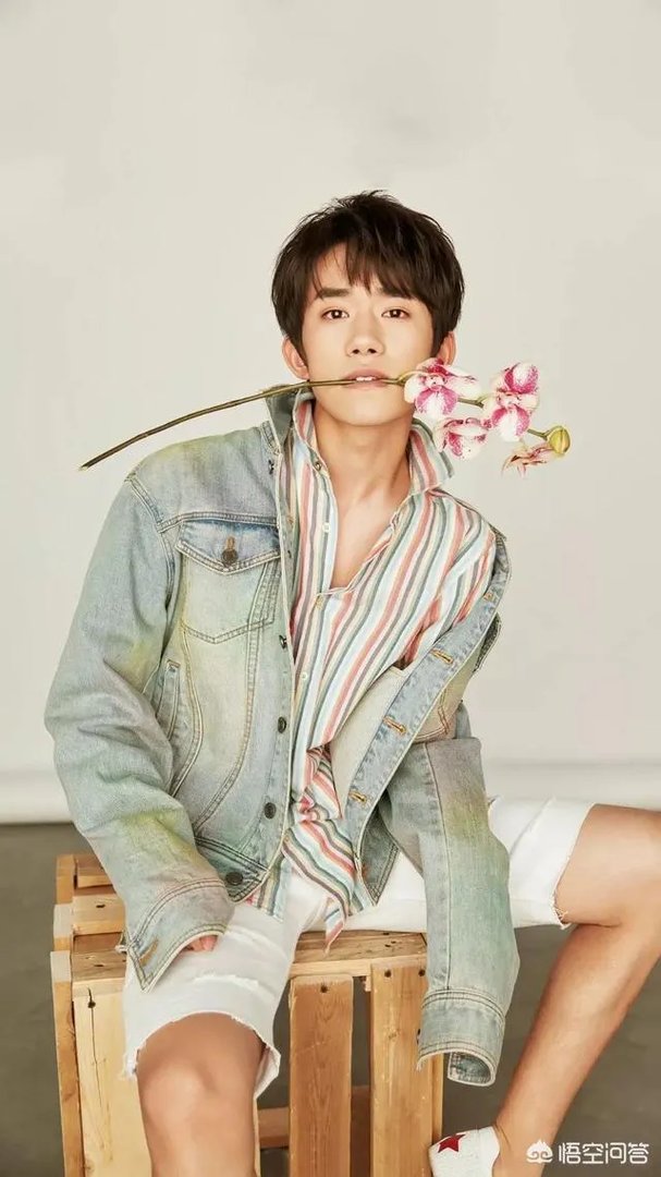 如何评价易烊千玺在《幻乐之城》首期节目中的表现？